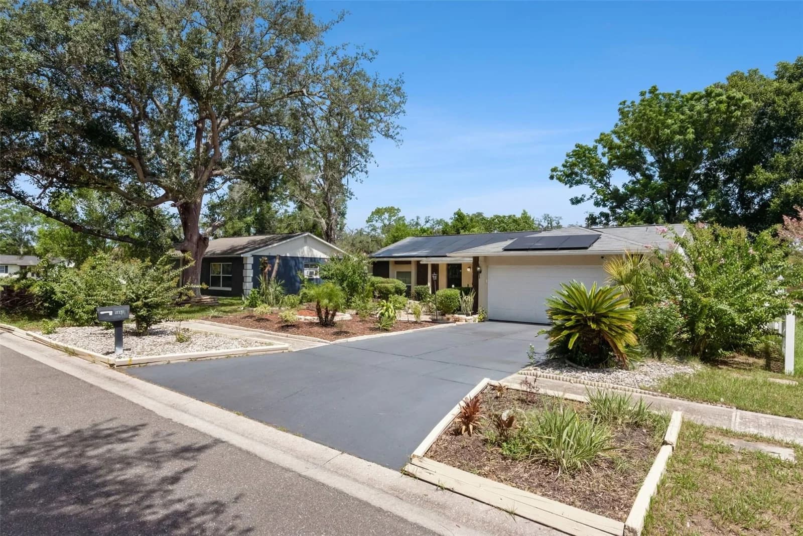 5851 HUTTON 4