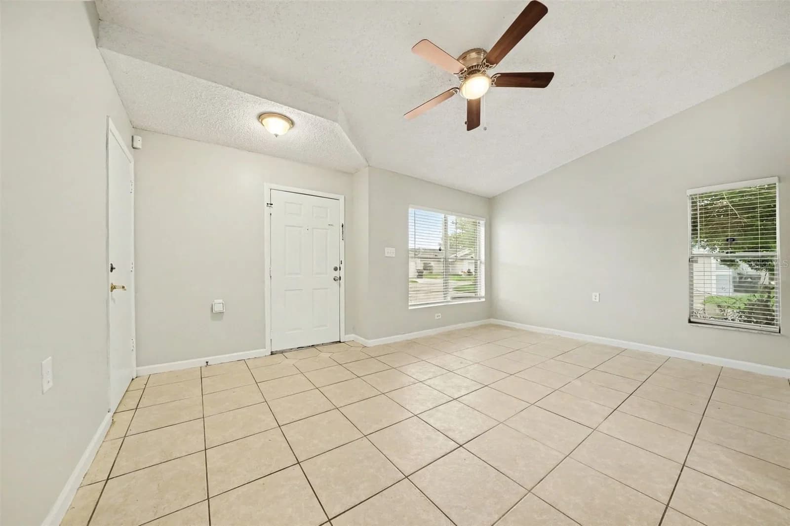1034 CLOVERCREST 2