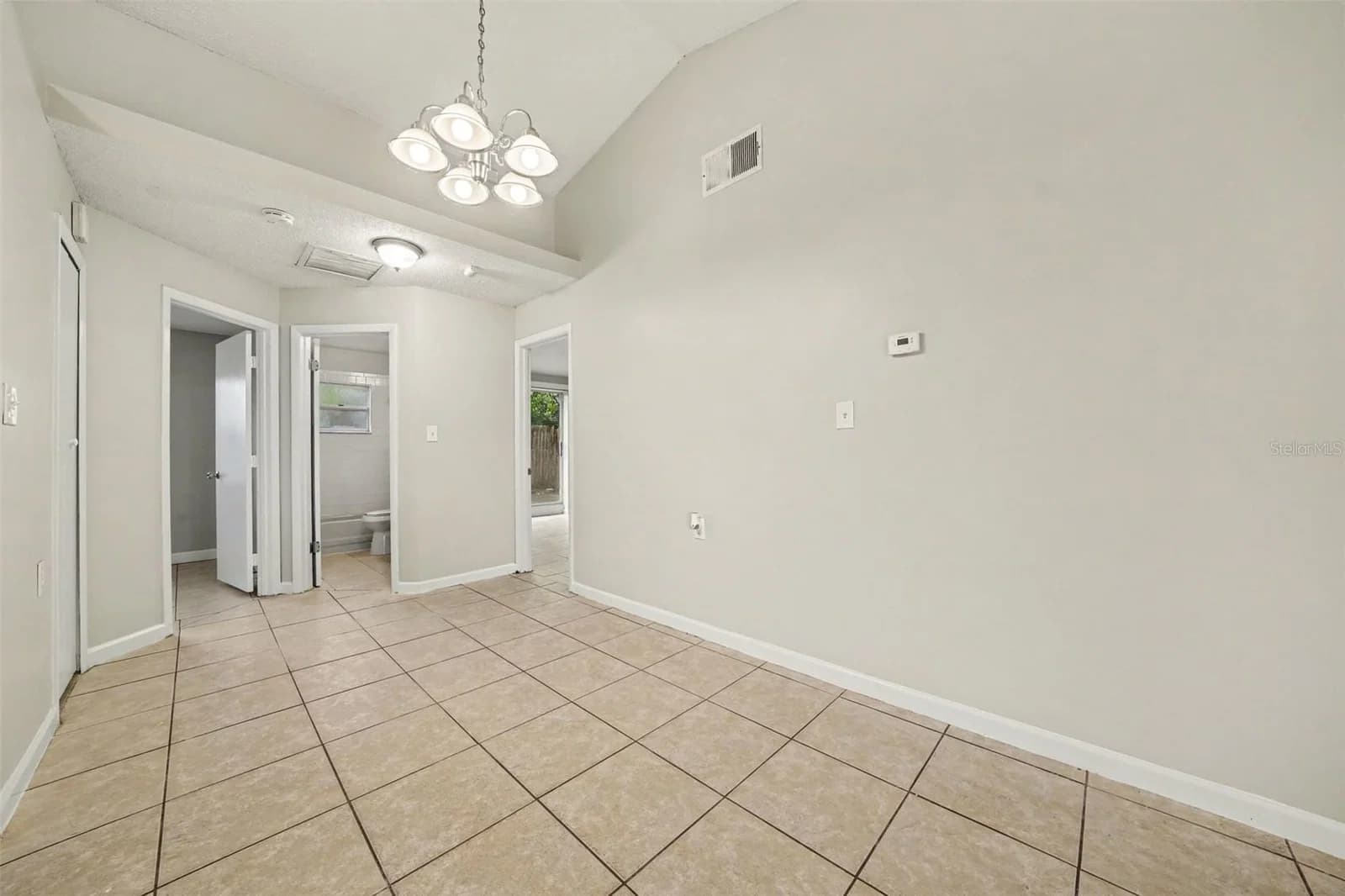 1034 CLOVERCREST 3