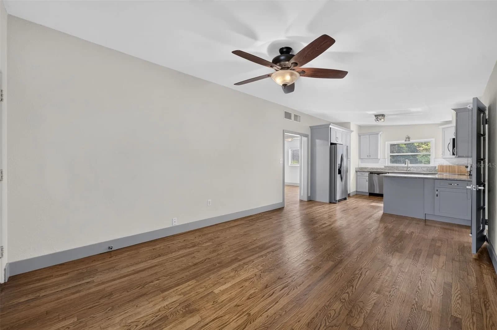 1317 CLOVERLAWN 3