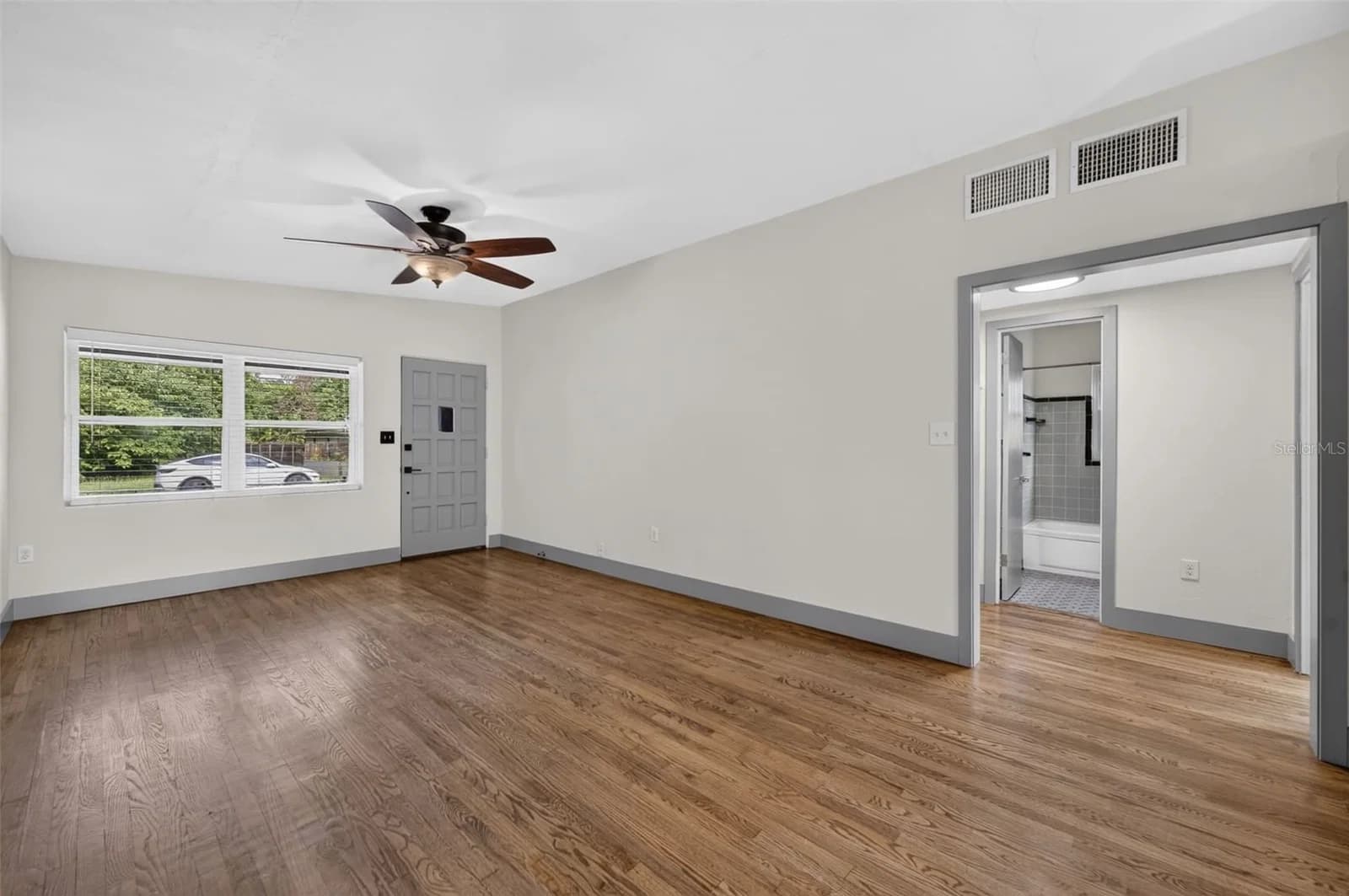 1317 CLOVERLAWN 4