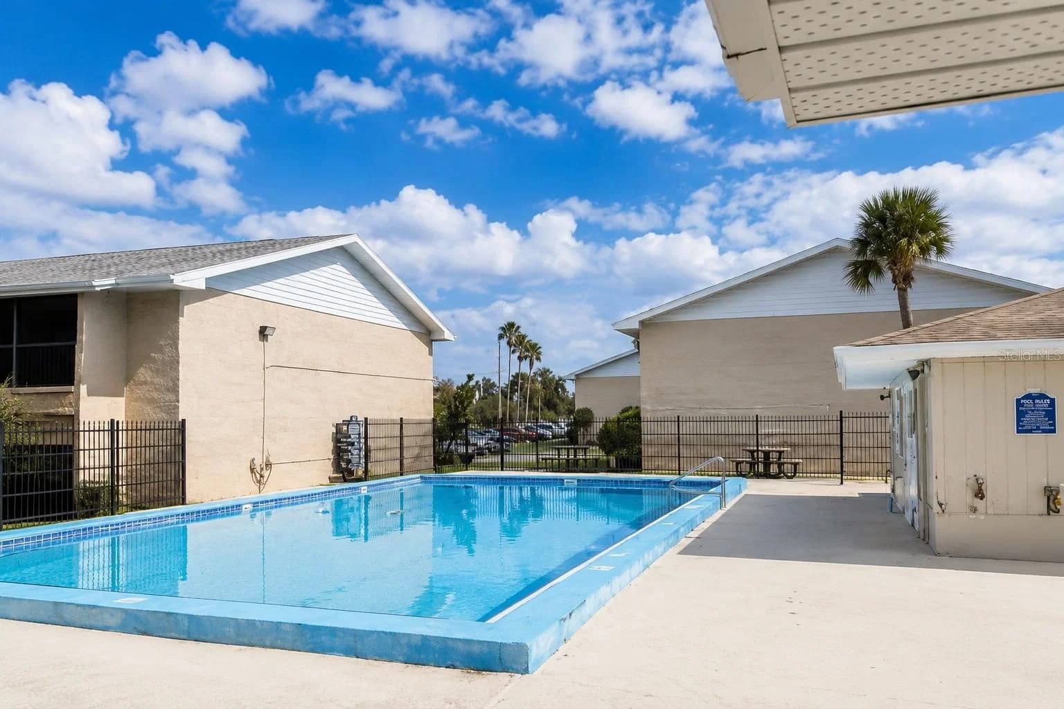 828 SKY LAKE Circle #B 5