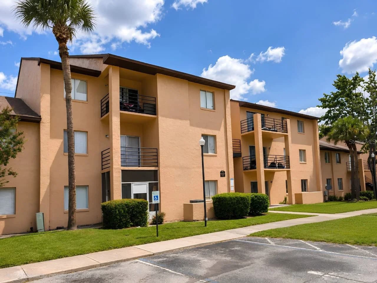5214 VIA HACIENDA 2