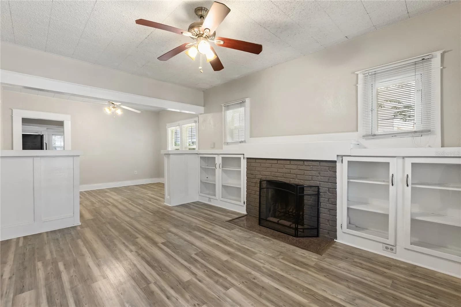 1509 WOODWARD 4