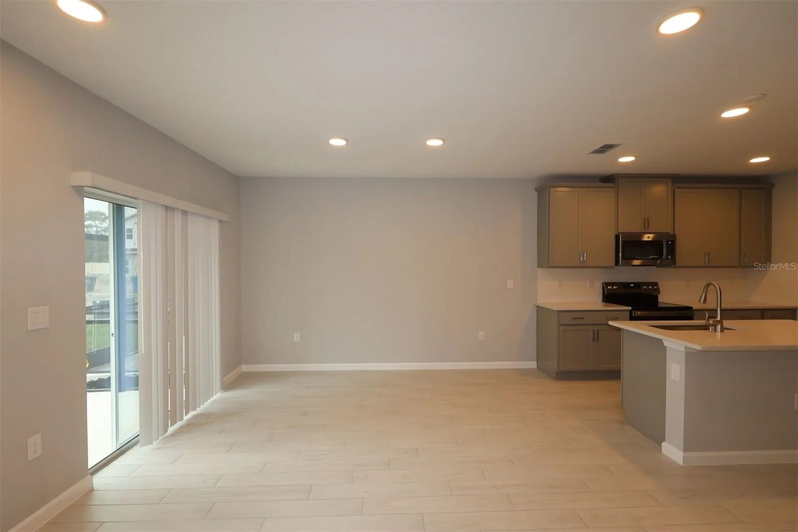 6104 FELLOW WAGON Way 4