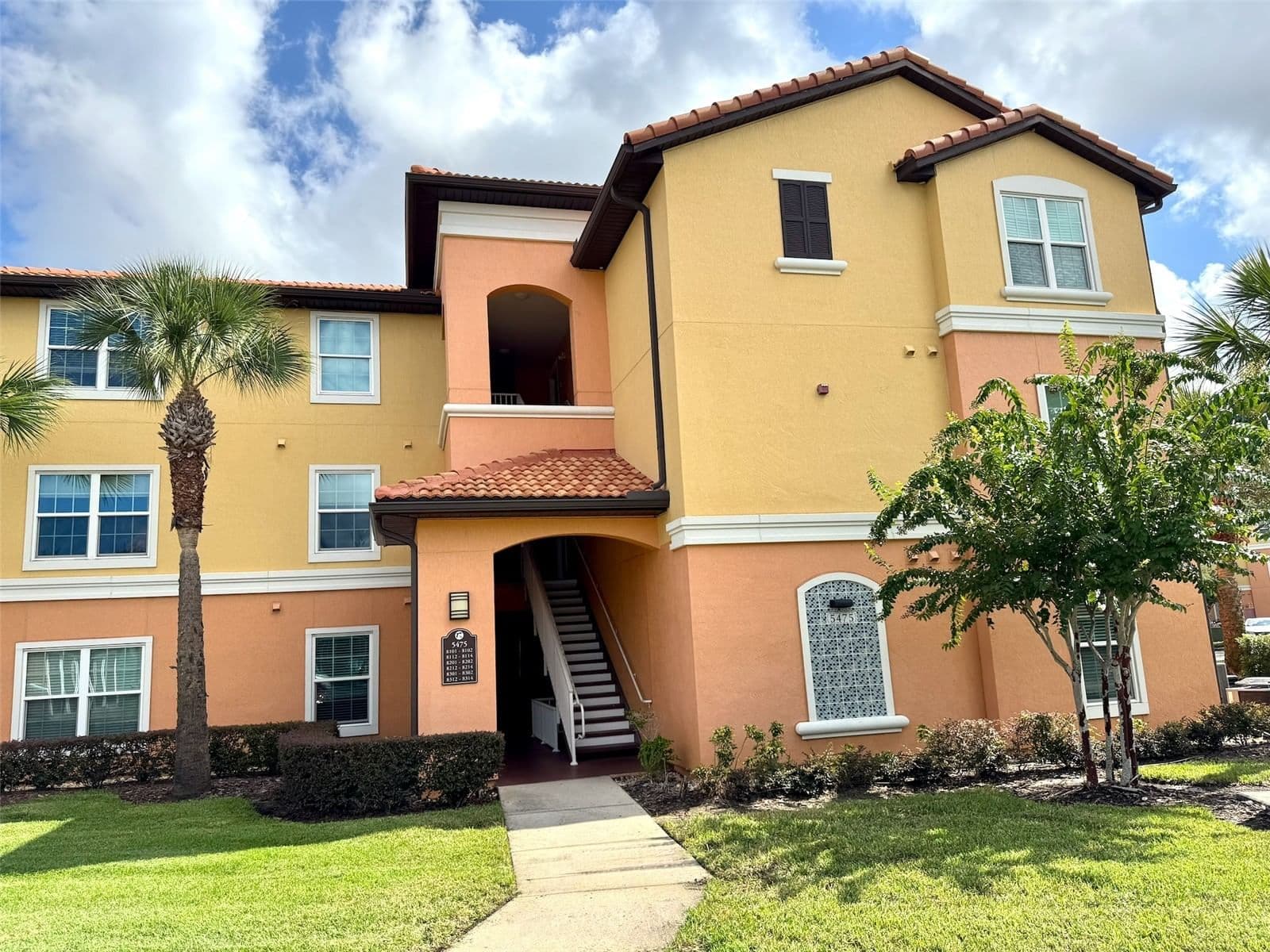 5475 VINELAND, Orlando, FL 32811