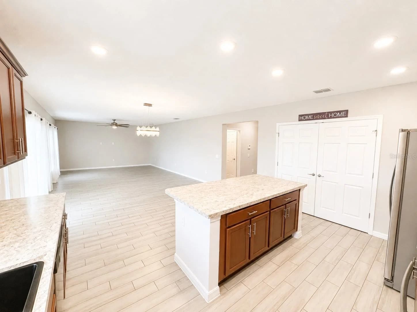 352 BLUE LAKE 4