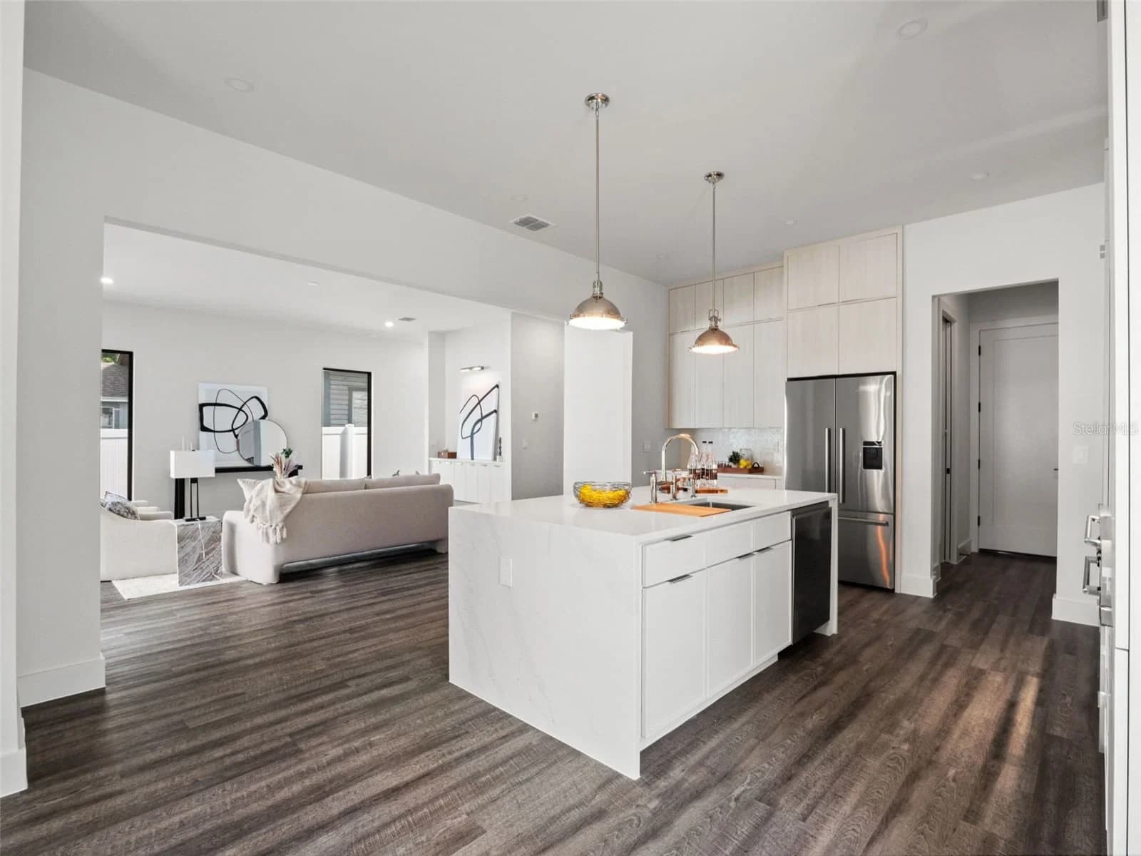 1320 CLOVERLAWN 4