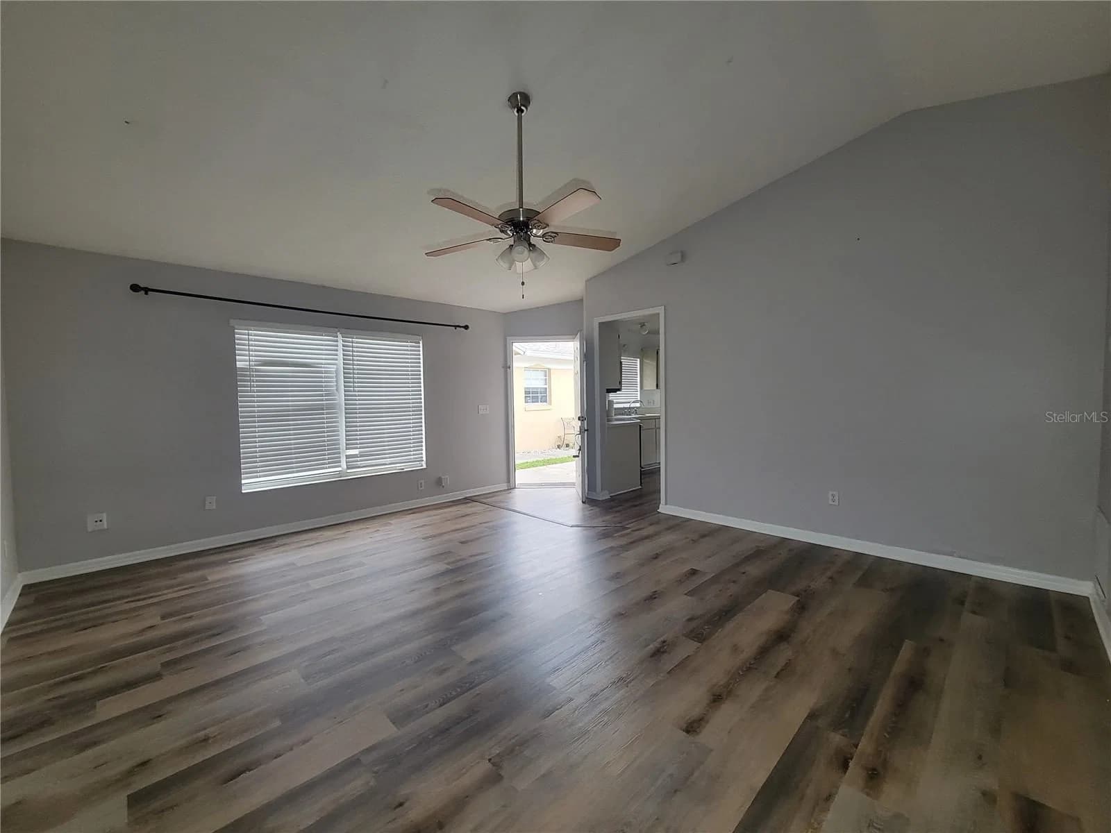 9827 DEAN COVE 4