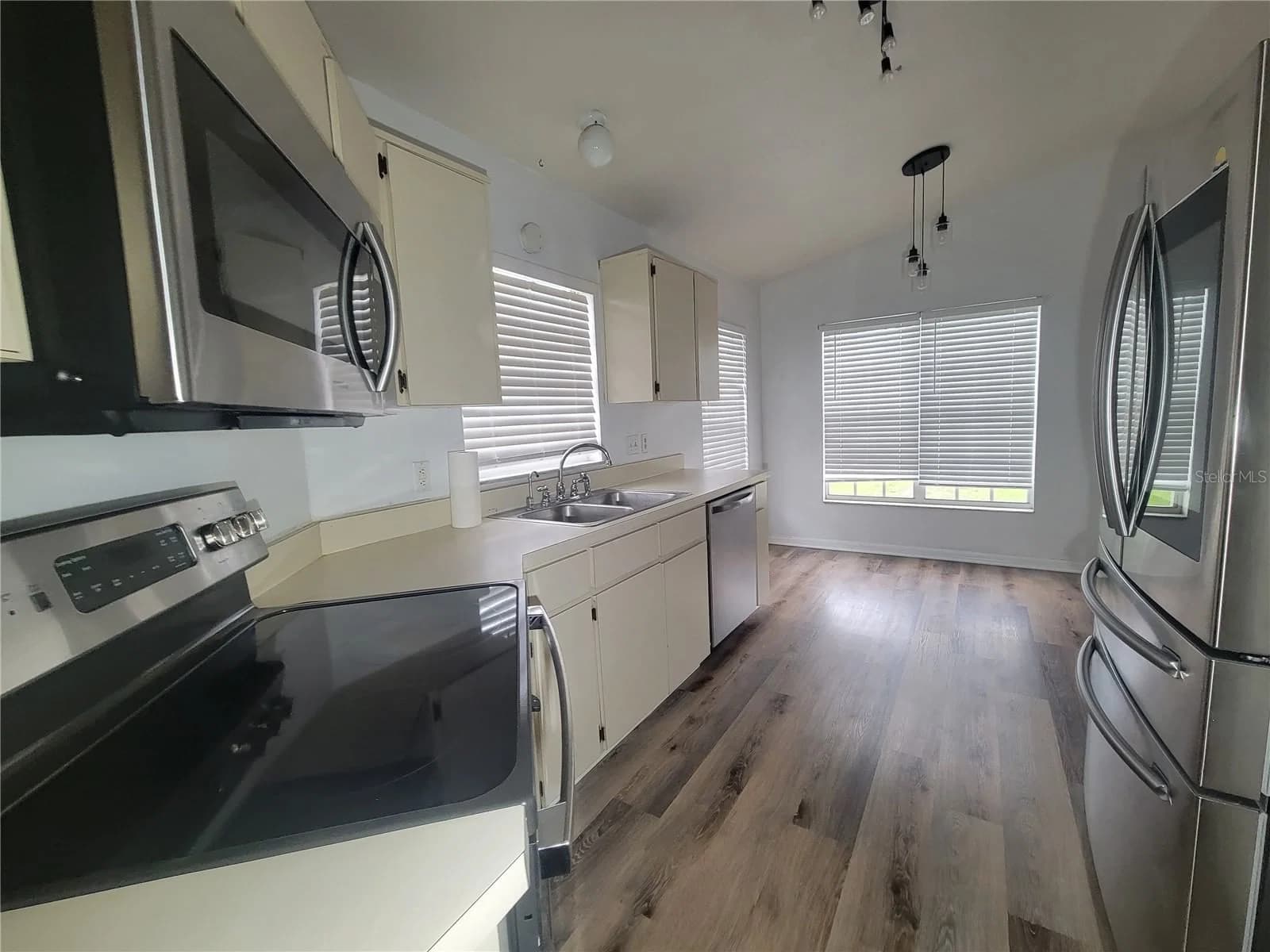 9827 DEAN COVE 5
