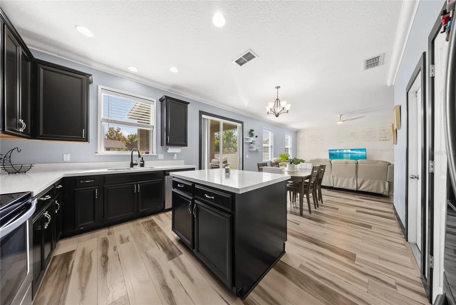 2553 EAGLE BAY Boulevard 4