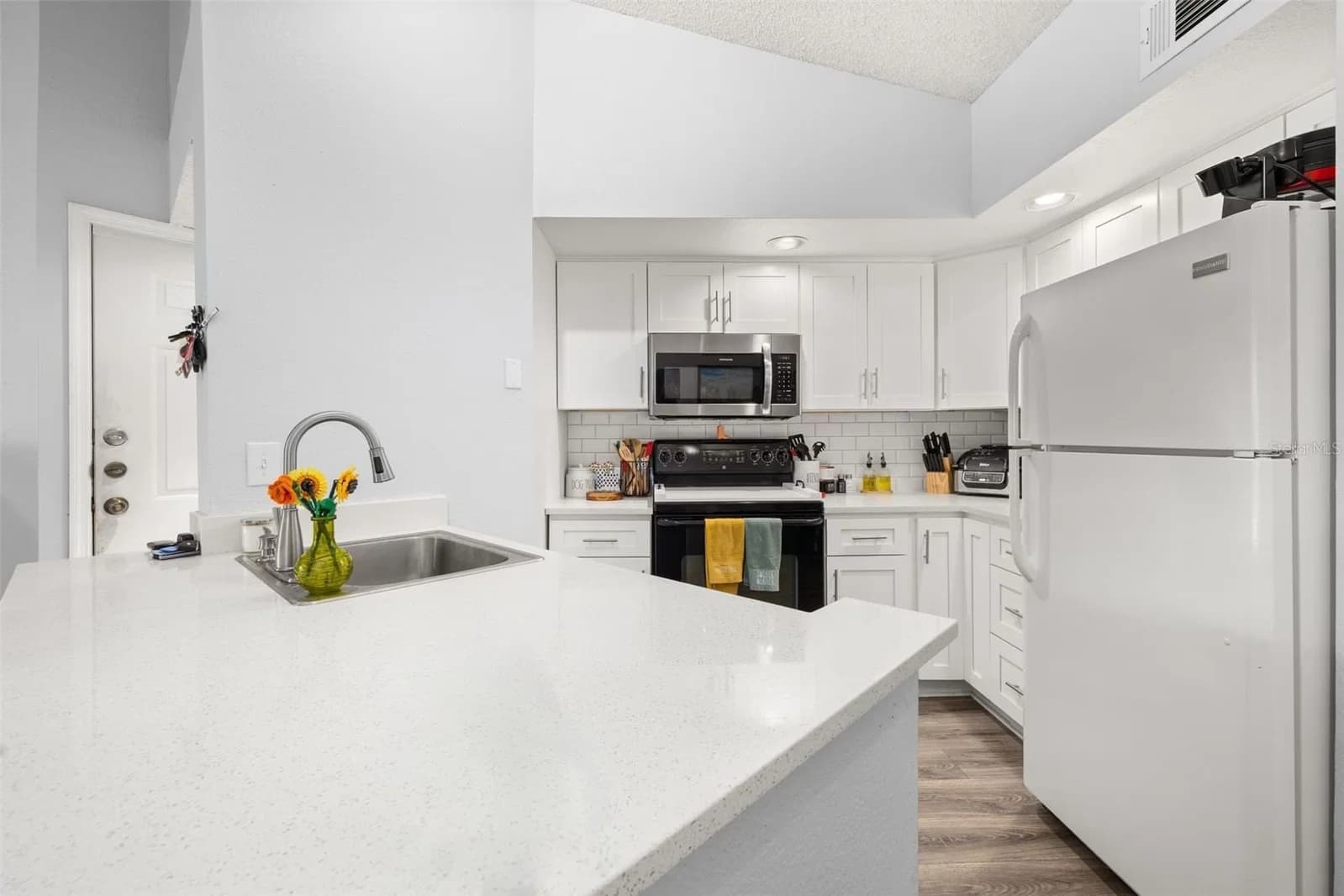 5713 GATLIN Avenue #226 5