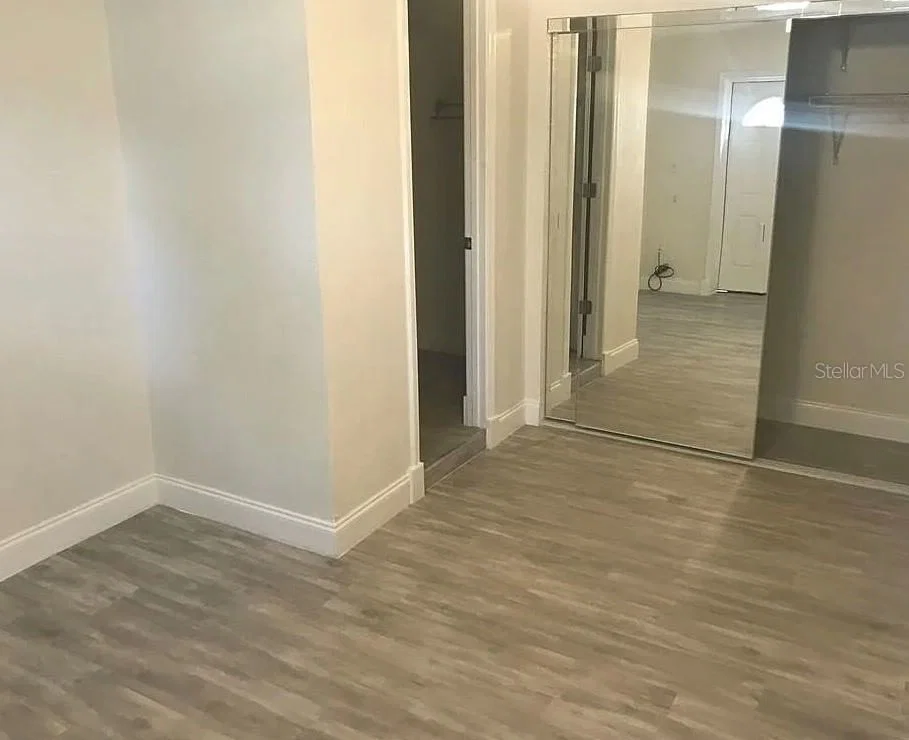 1200 EMERALDA RD 5