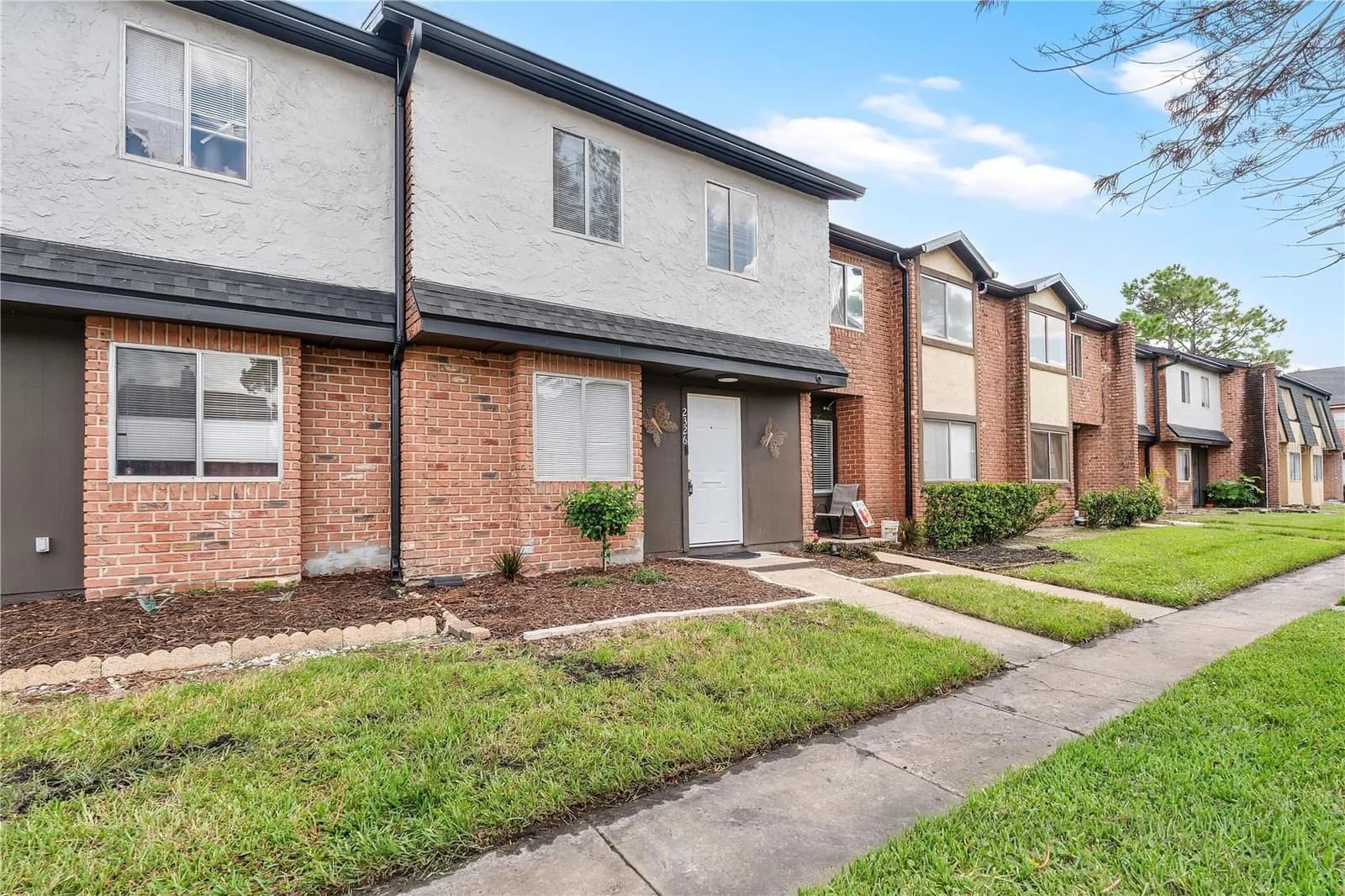 2326 HUNTINGTON GREEN 3