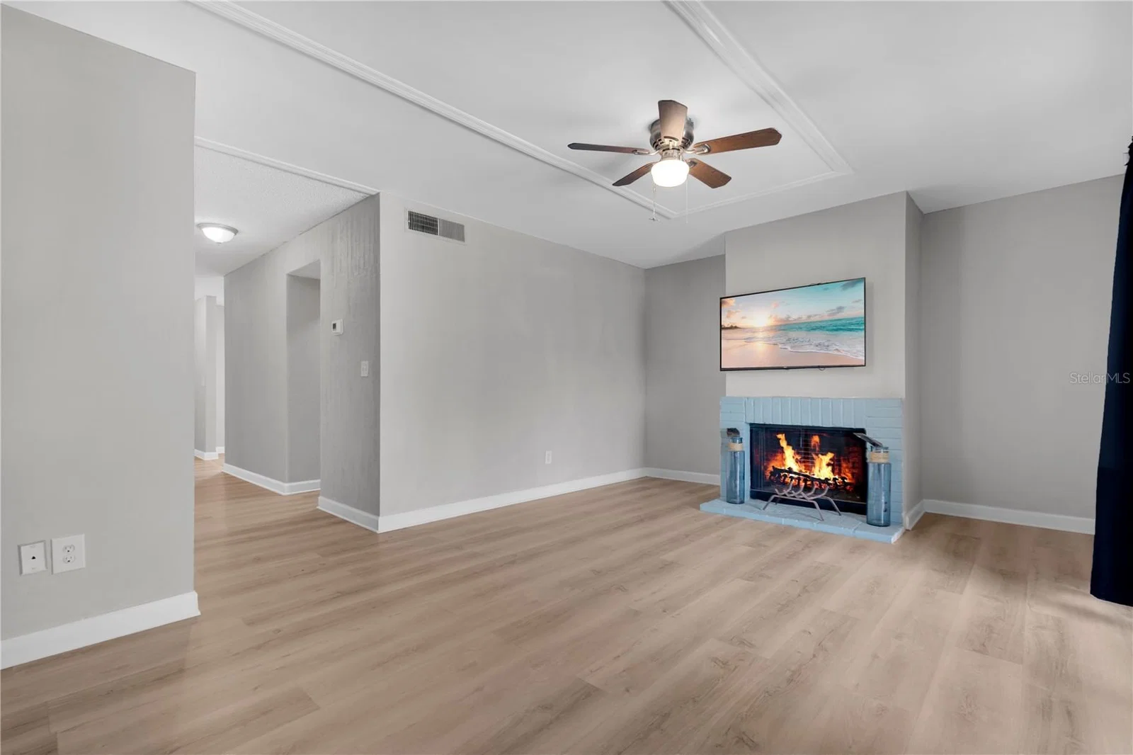 2326 HUNTINGTON GREEN 4