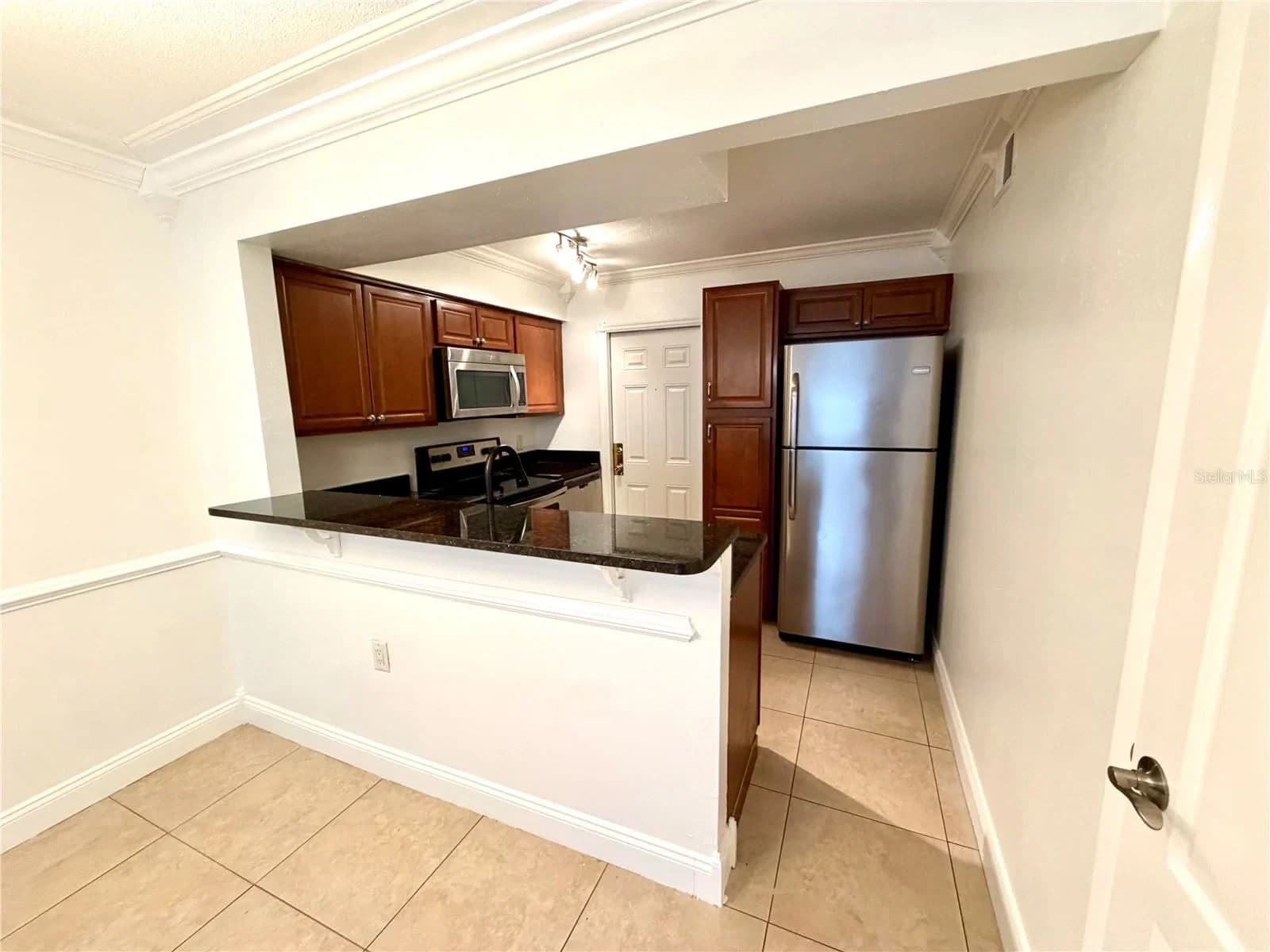 1123 ELMWOOD 4