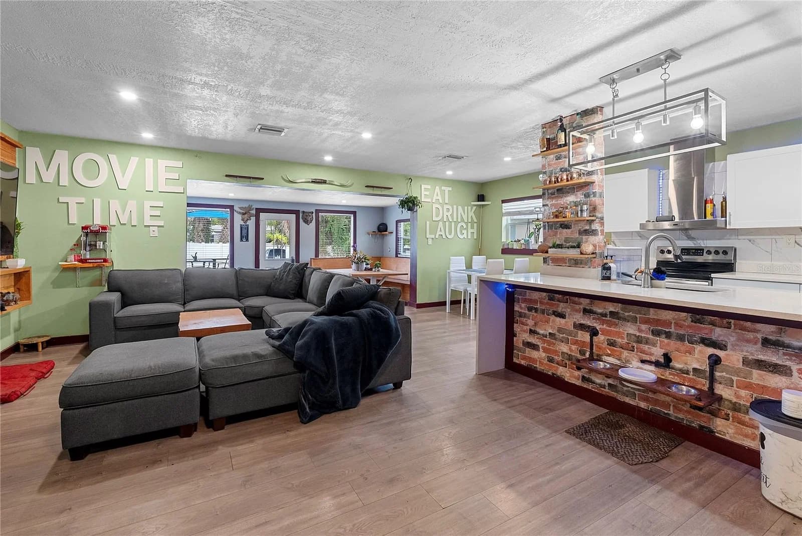 1428 MAURY 4