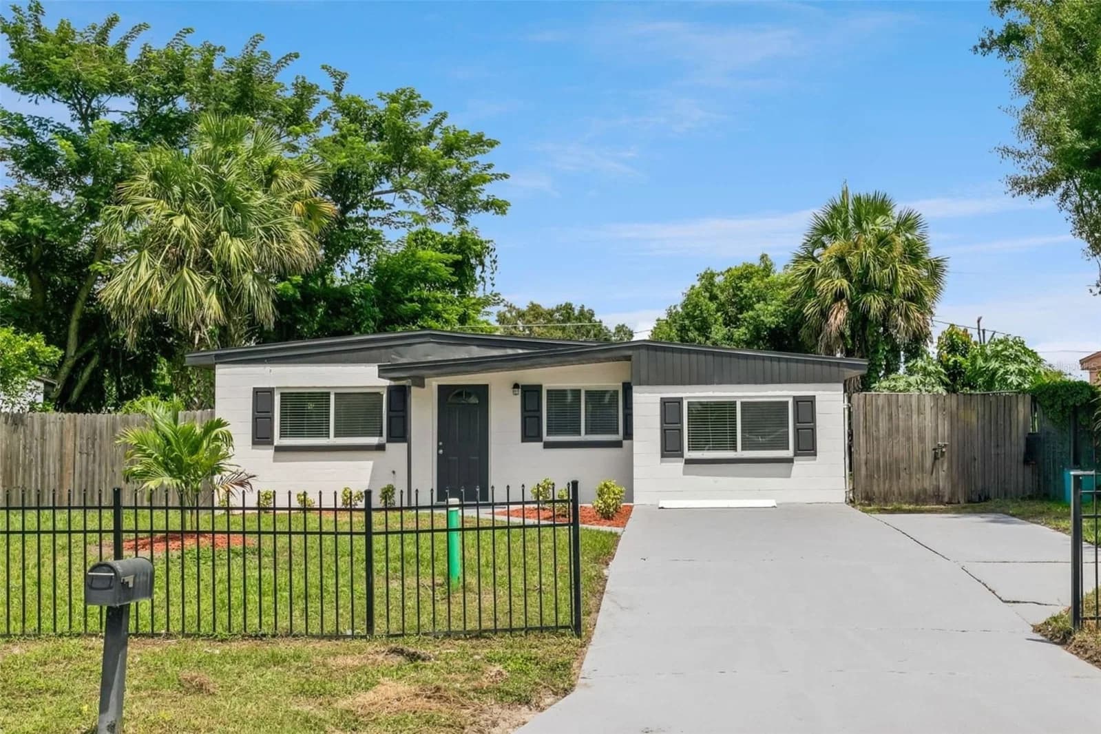 2821 AMELIA, Orlando, FL 32805