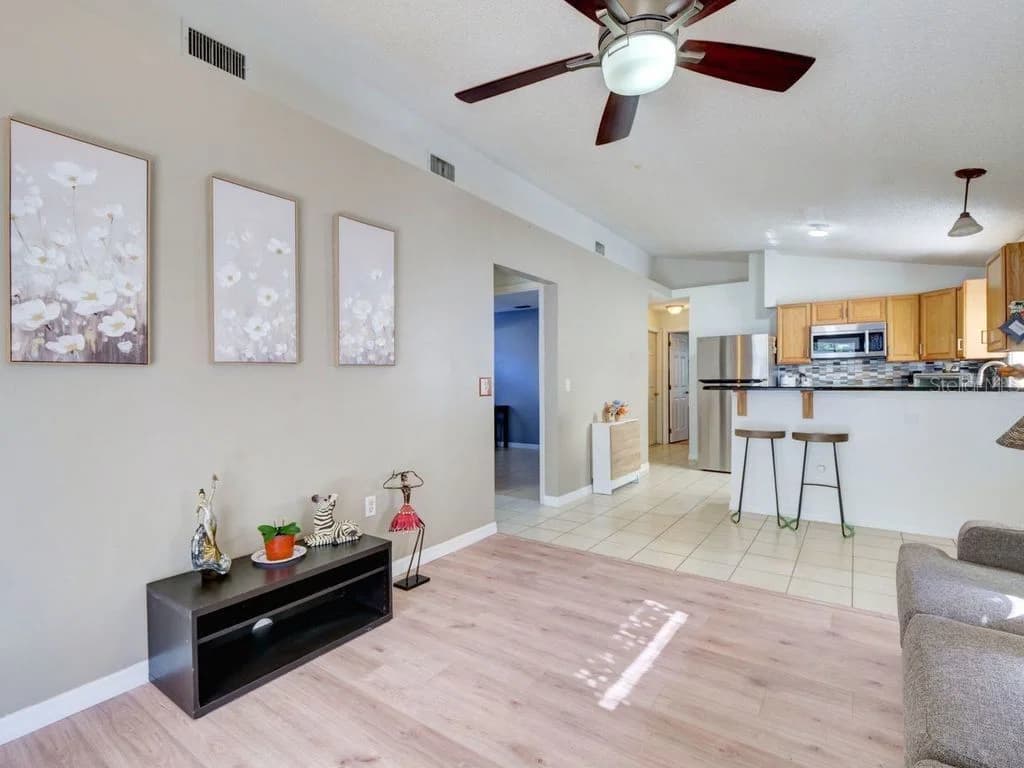 1012 VISTA PALMA 5