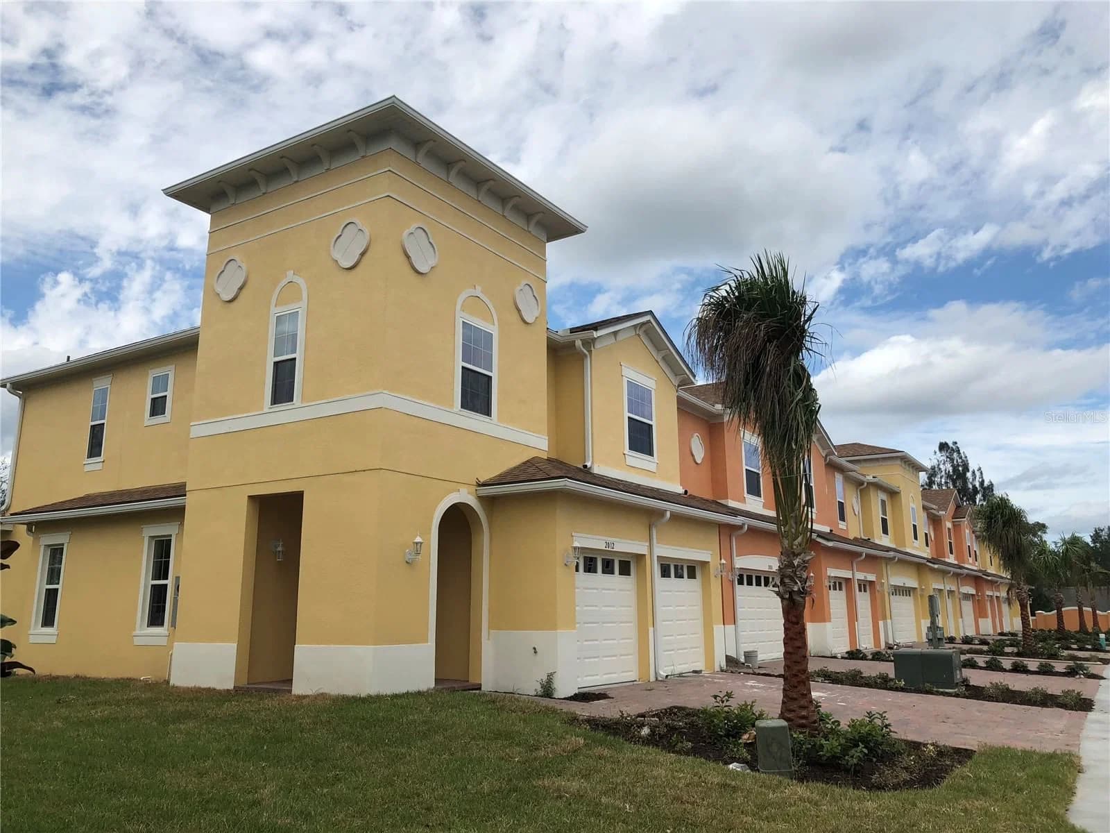 2060 ROYAL VISTA 2