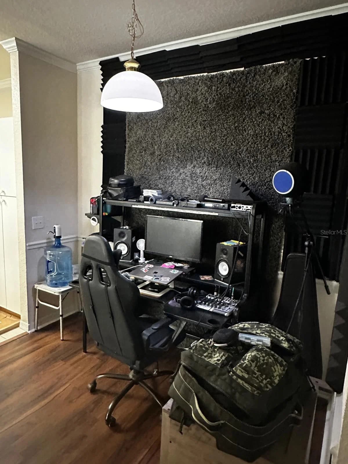 3605 CONROY 4