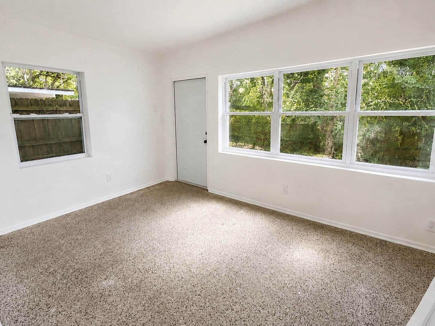1605 DAUPHIN 4