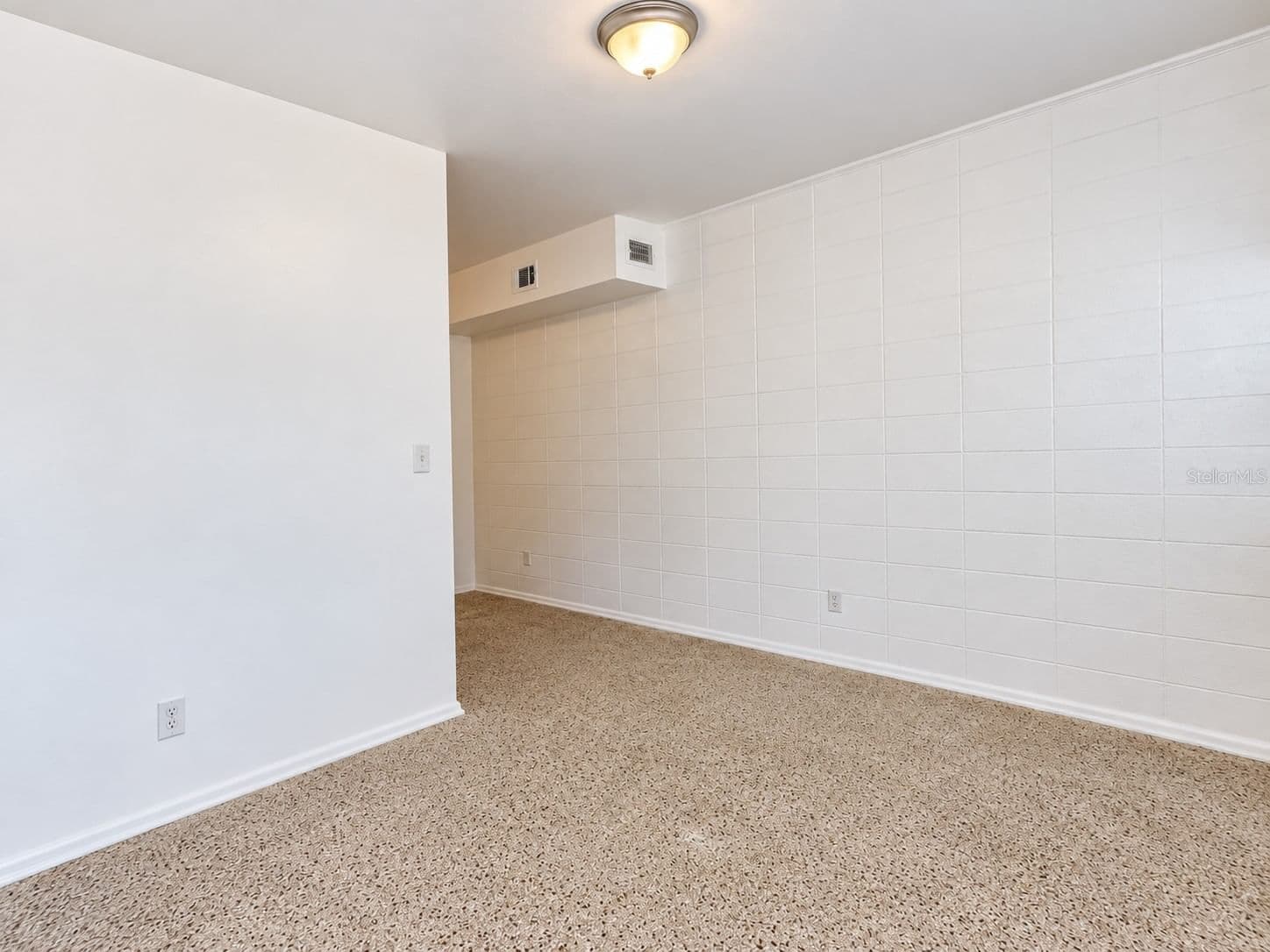 1607 DAUPHIN Lane 4