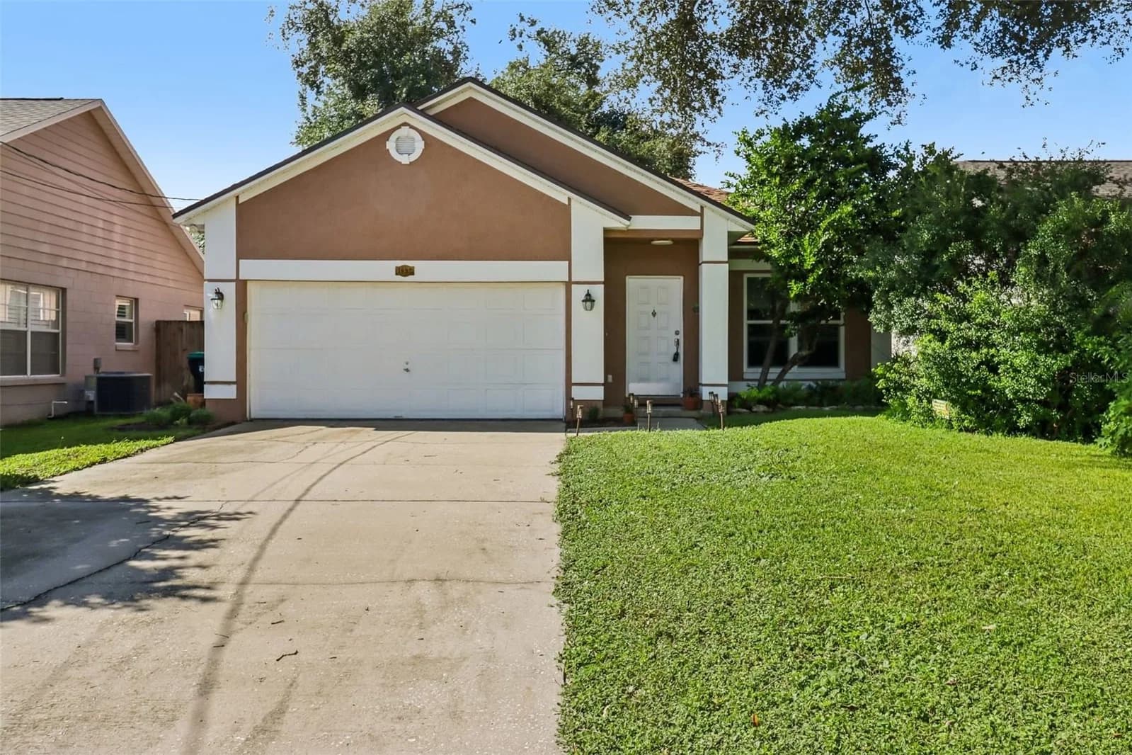 1892 WHITE, Orlando, FL 32806