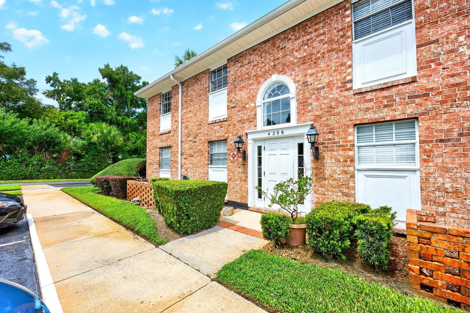 4208 LAKE UNDERHILL 2