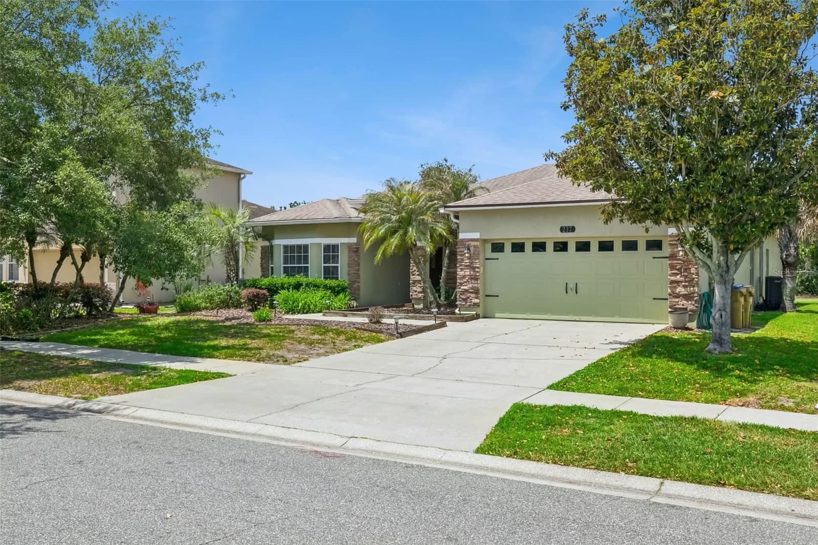 237 STRATHMORE 4