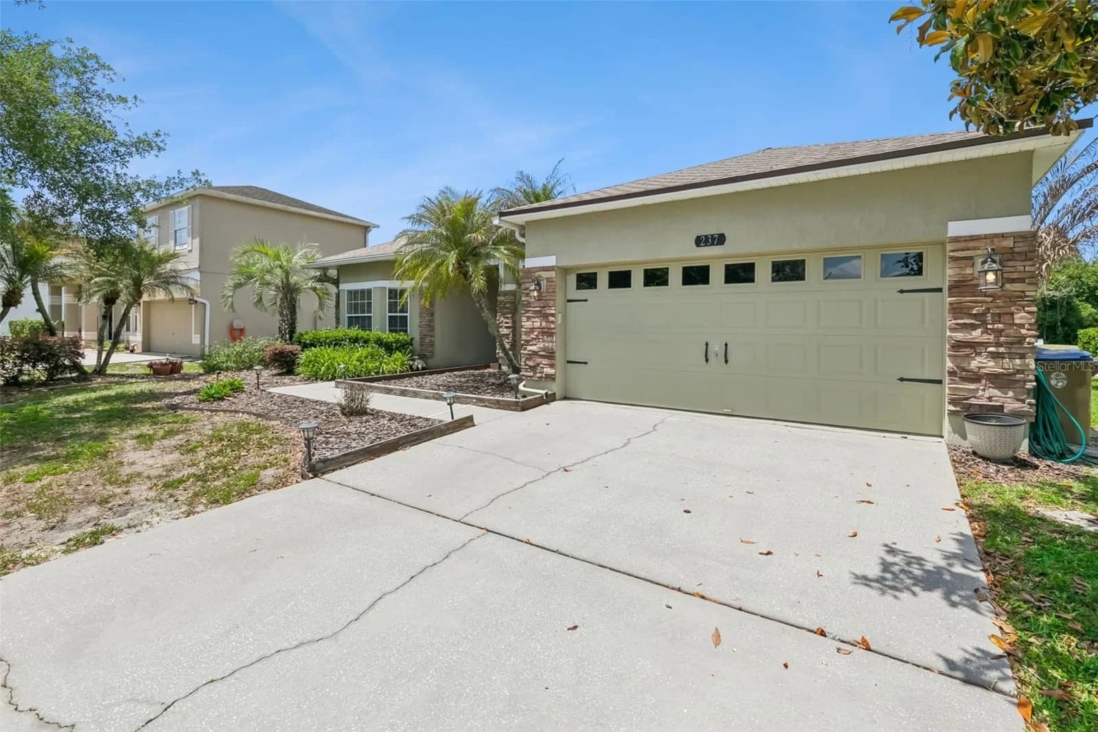 237 STRATHMORE 5