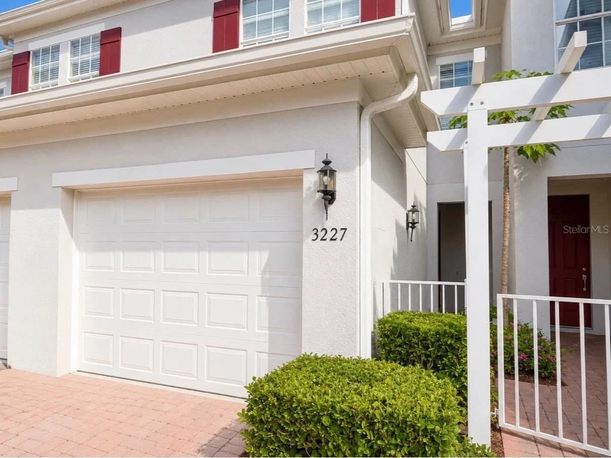 3227 VILLA STRADA 3