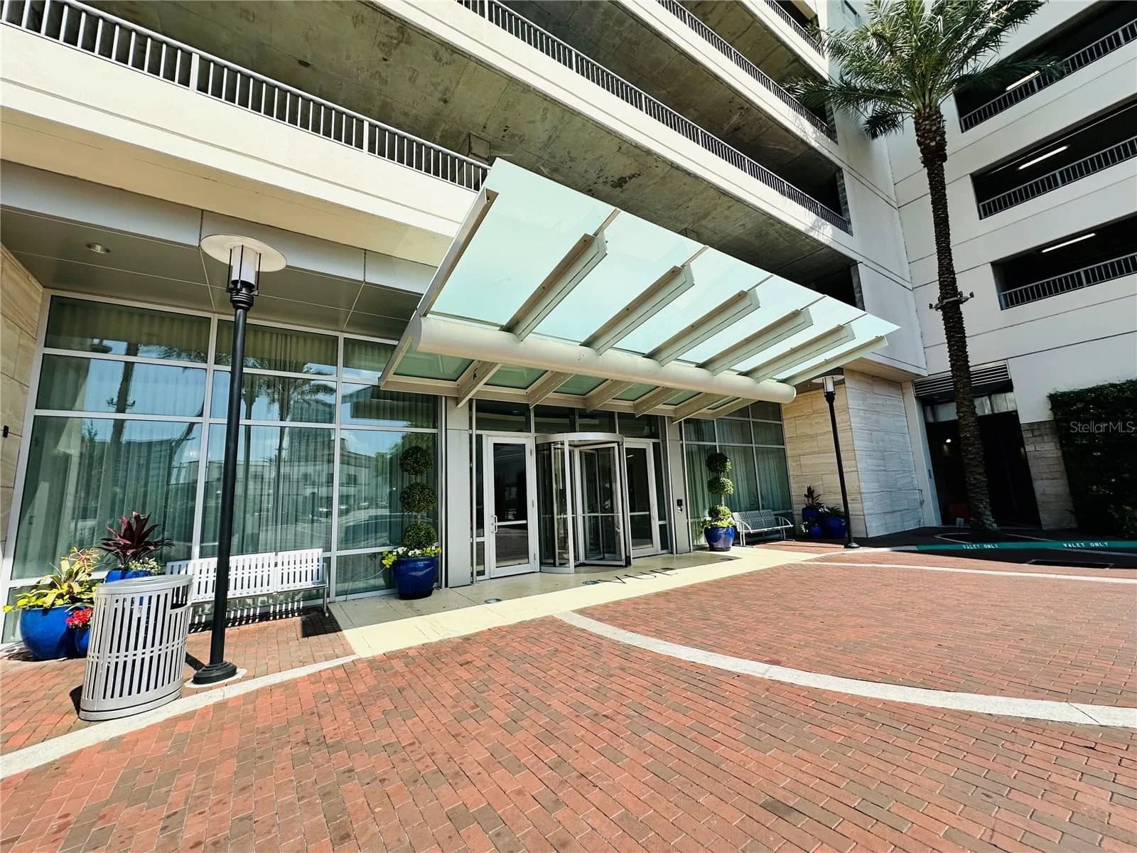 150 ROBINSON Street #1909 5