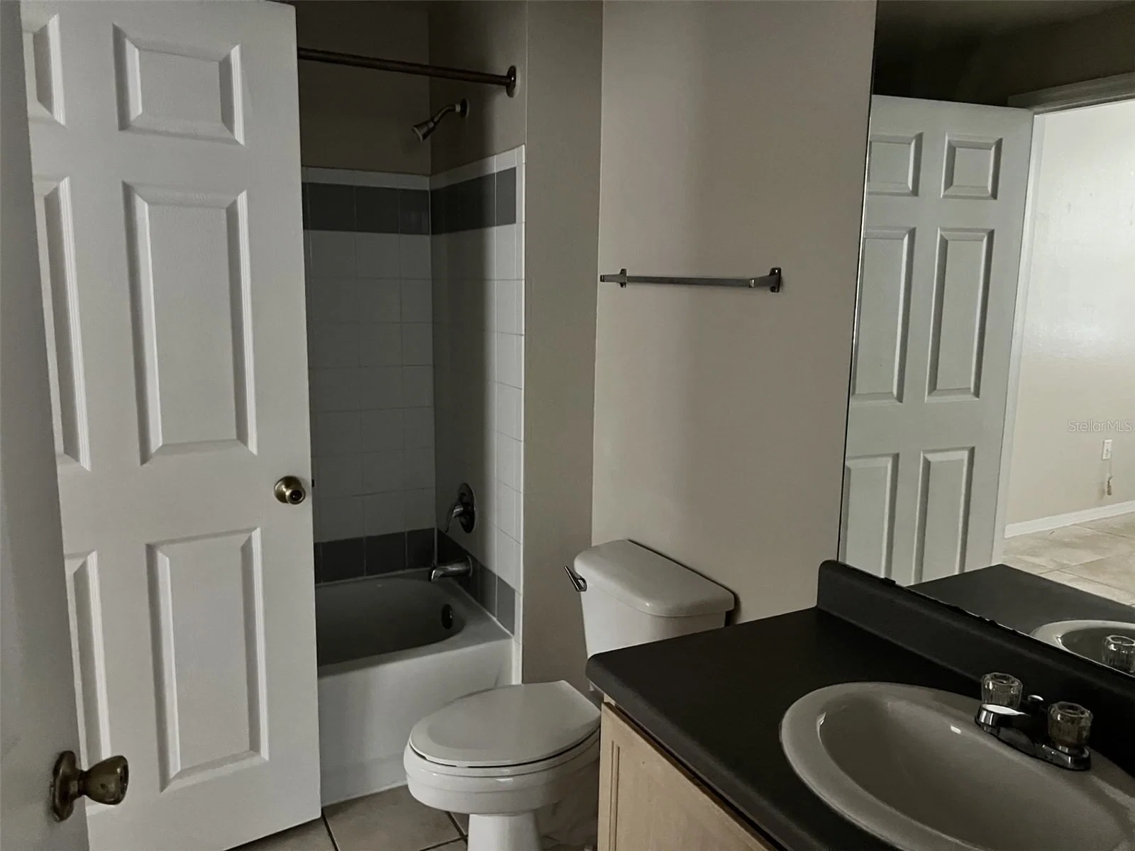 3209 PARKCHESTER SQUARE Boulevard #108 4