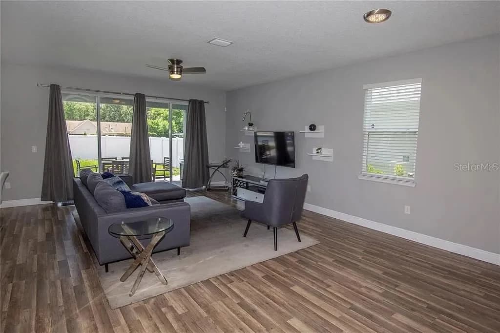 3855 FERN CREEK Avenue 4