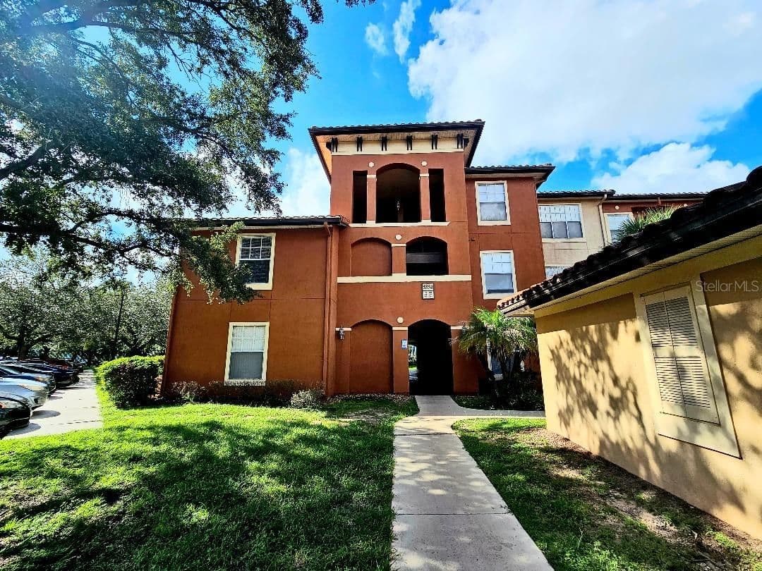 5572 METROWEST Boulevard #312, Orlando, FL 32811
