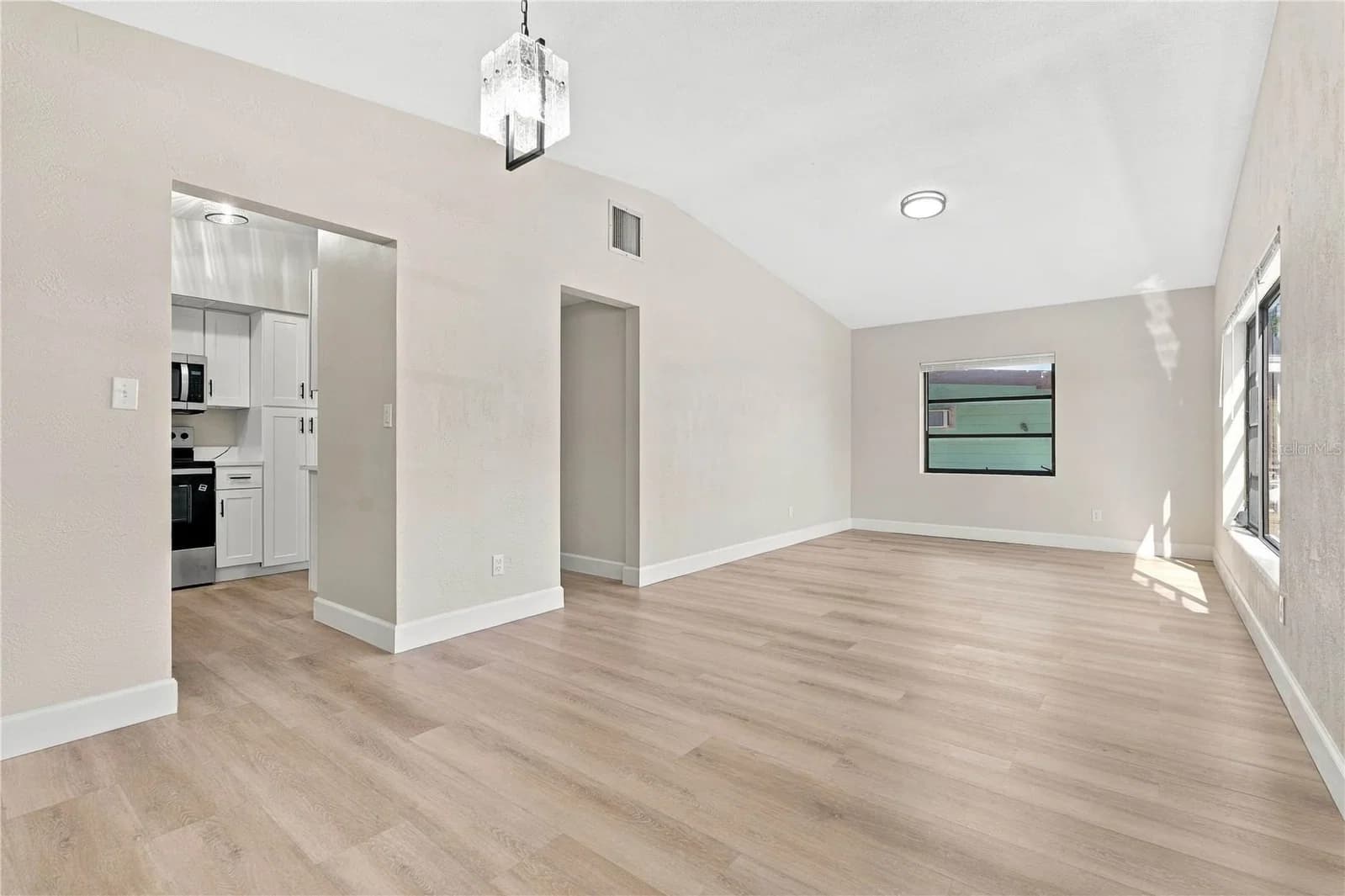 1723 WEEKS Avenue, Orlando, FL 32806 3