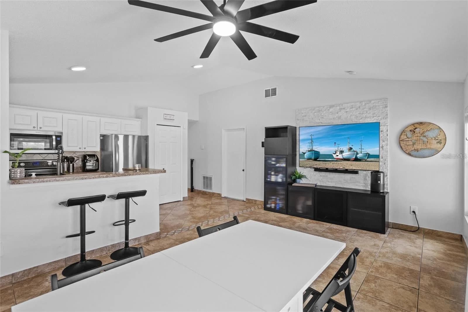 2239 SANTA LUCIA Street 4