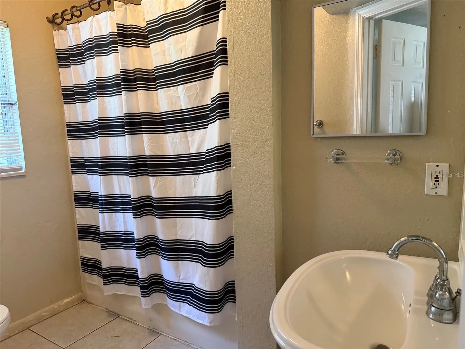 5401 HERMOSA Street 4