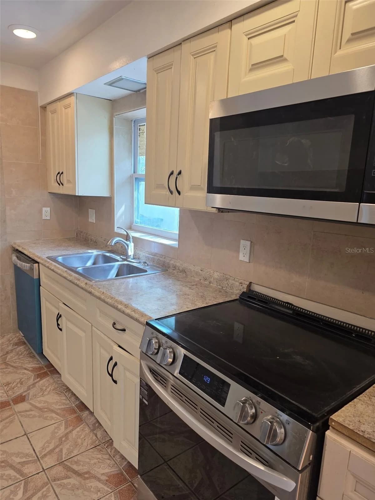 820 ORWELL Avenue, Orlando, FL 32809 2