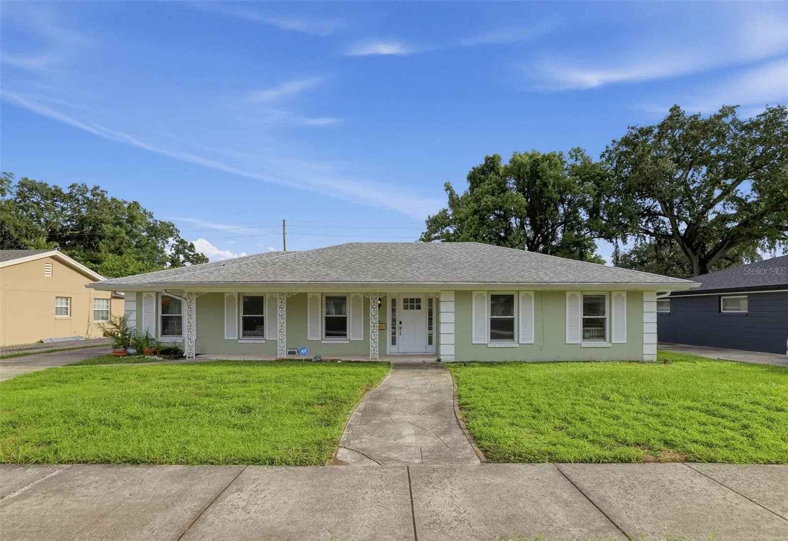 2502 VINE Street 4
