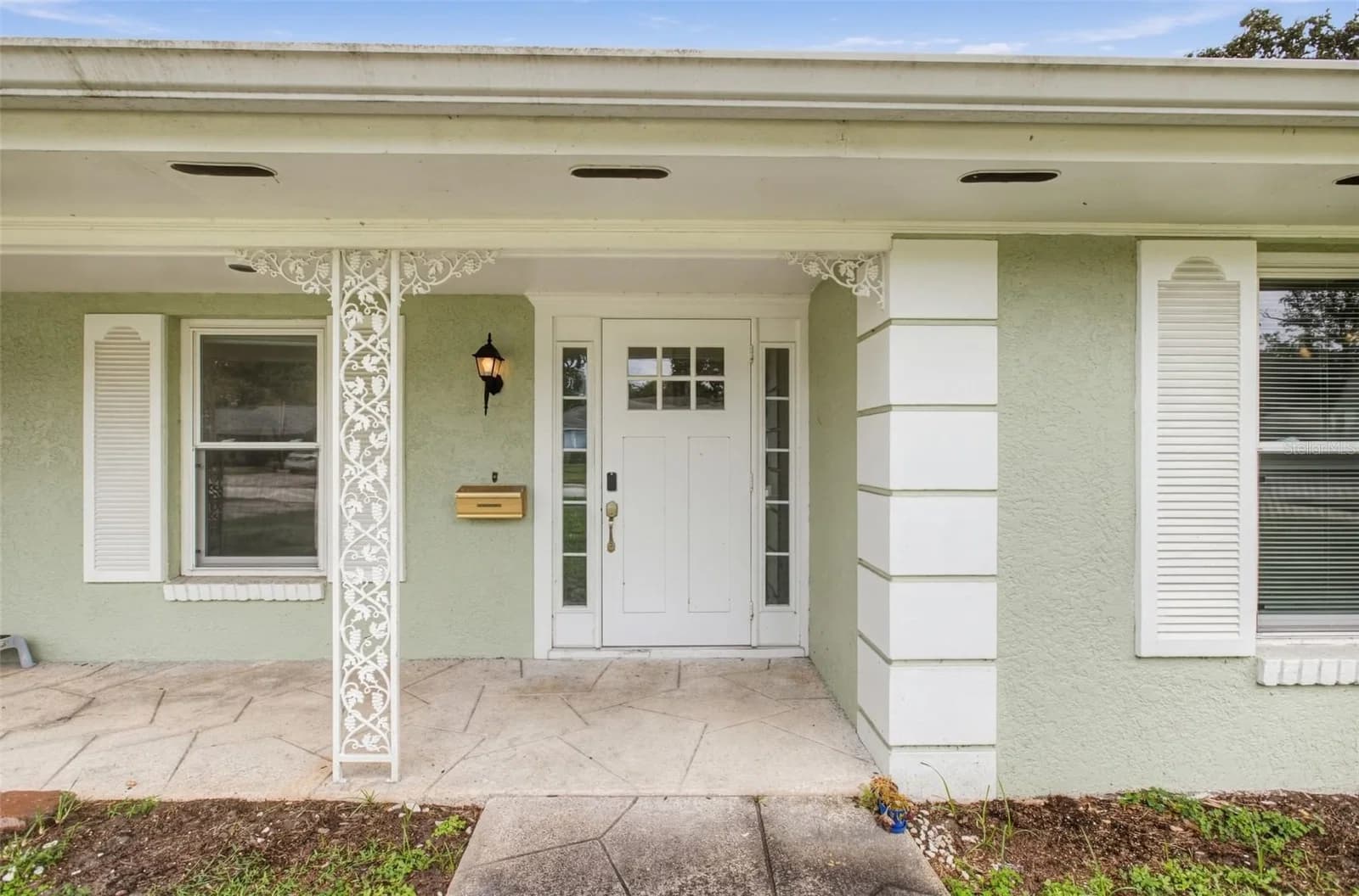 2502 VINE Street 5