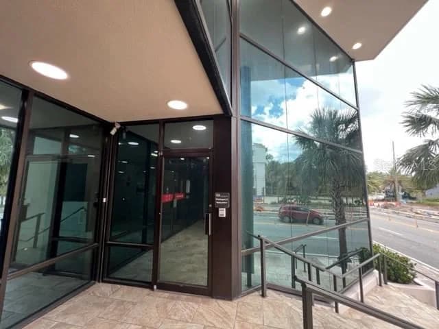 1118 ORANGE Avenue #104, Orlando, FL 32806 2