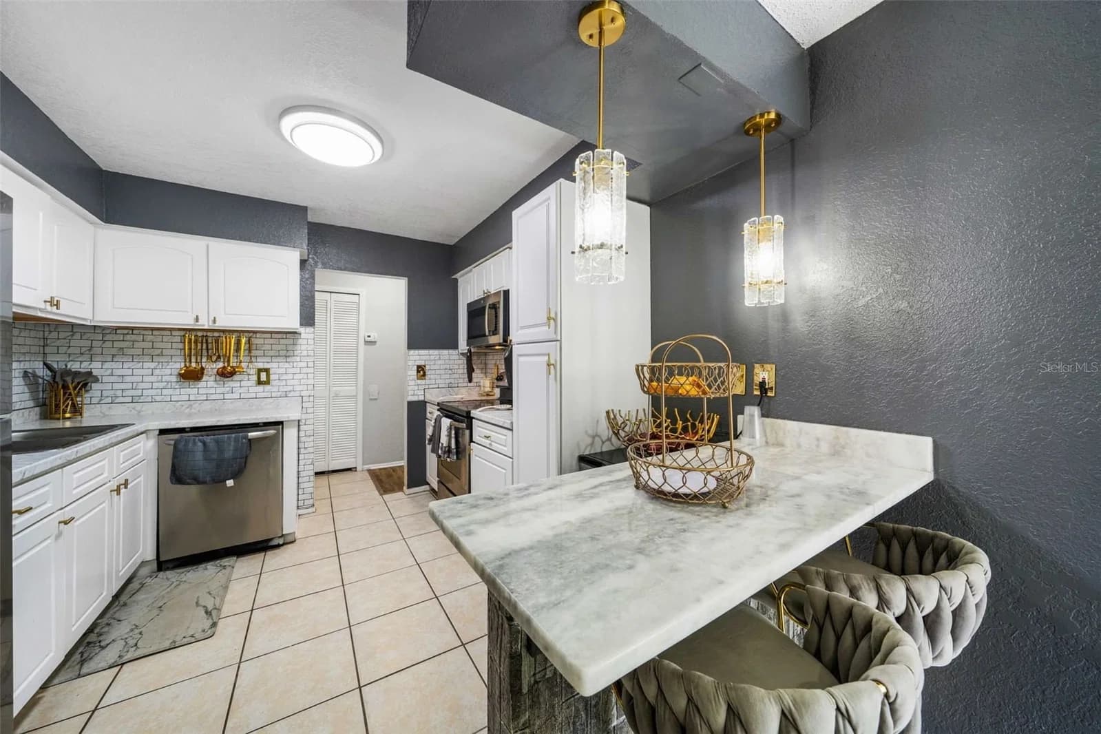 4309 SEMORAN Boulevard #3 5
