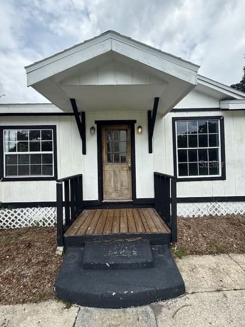 2215 VINE Street, Orlando, FL 32806 2