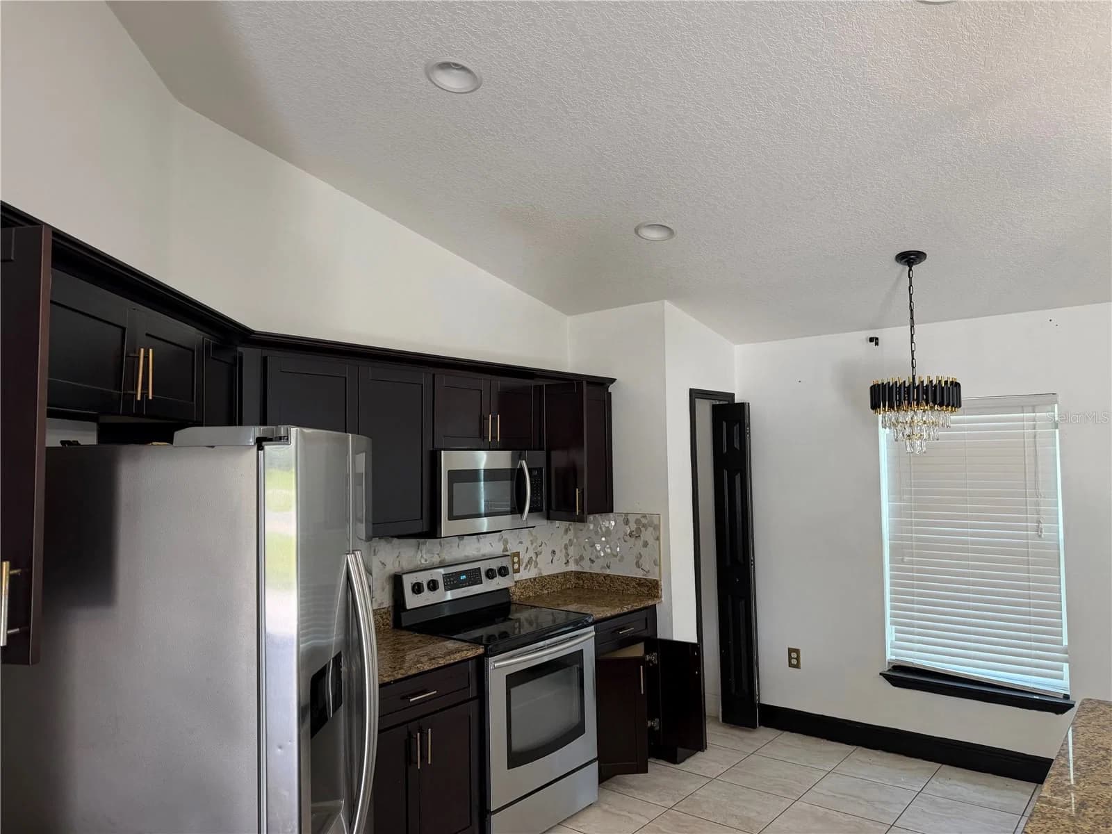 4 WILLOW Lane 5