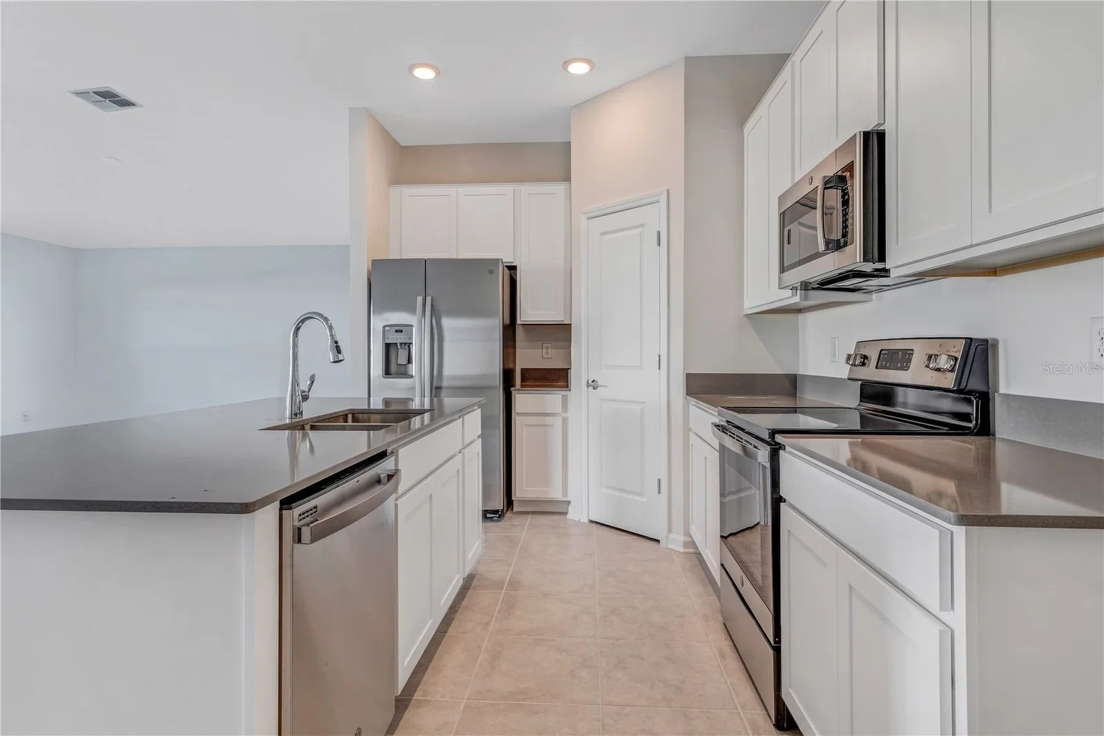 865 CITRUS RESERVE Boulevard, Davenport, FL 33837 3