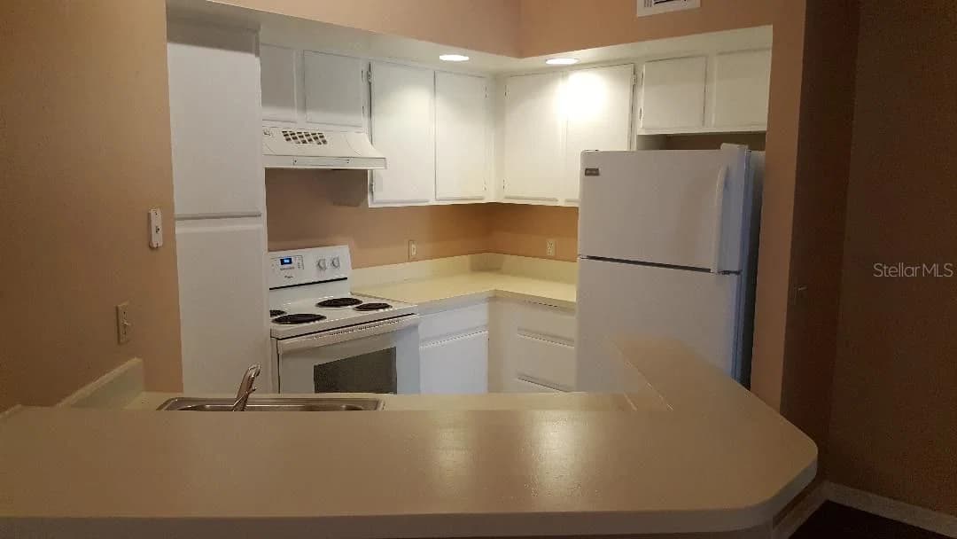 4528 COMMANDER Drive #2038, Orlando, FL 32822 2