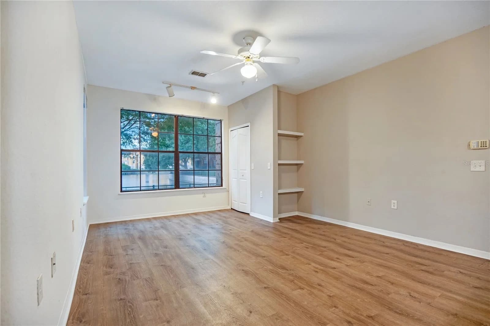 6137 METROWEST Boulevard #106 5
