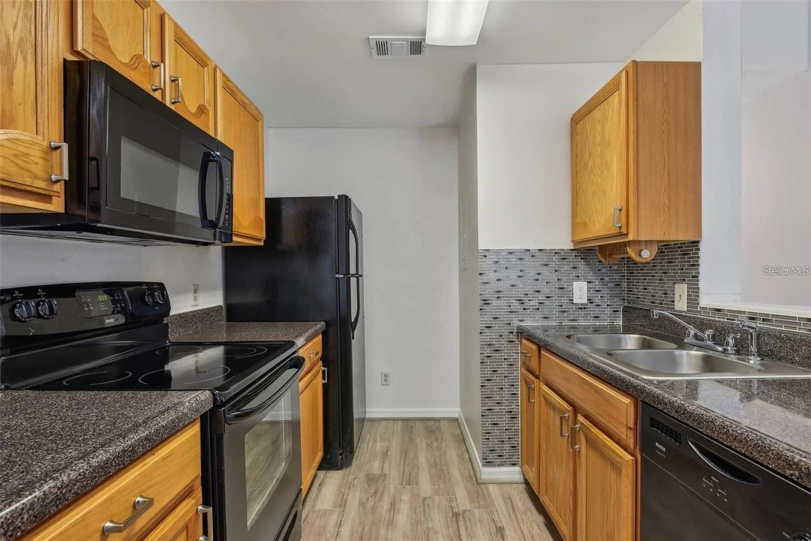 6088 WESTGATE Drive #201 4
